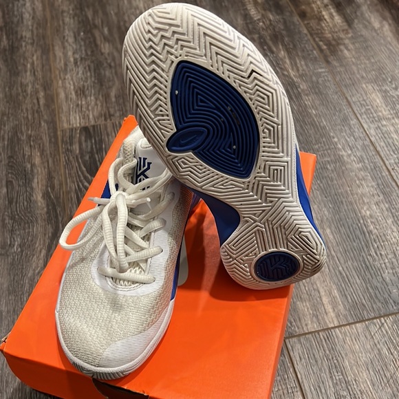 Kyrie flytrap II (PS) - Picture 2 of 2